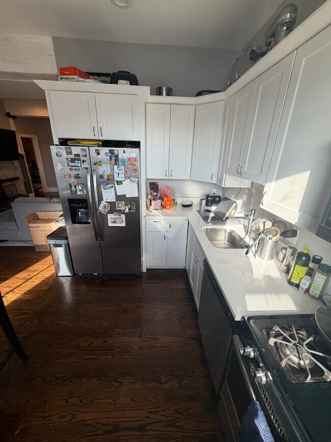 Photo - 172 W 4th St Unidad T