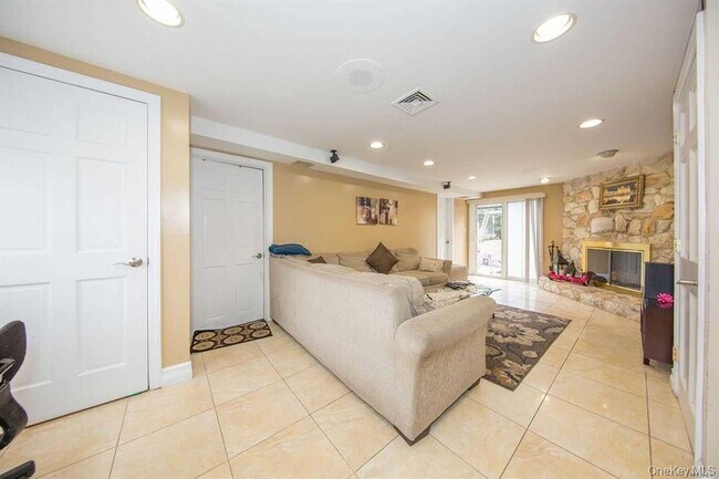 Photo - 413 Clearmeadow Dr