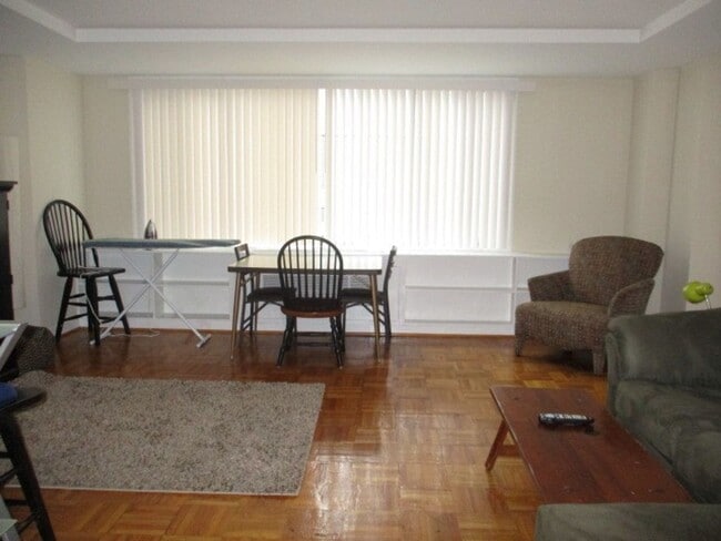 Photo - Spacious 1BR! Utilities Included! Rosslyn ...