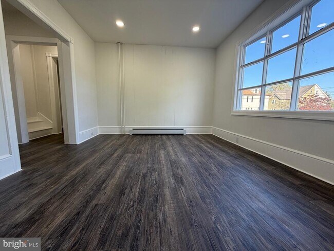 Photo - 517 Bentley Ave Unidad A