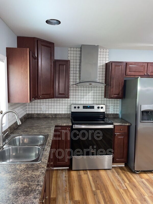 Photo - 119 S 7th Ave