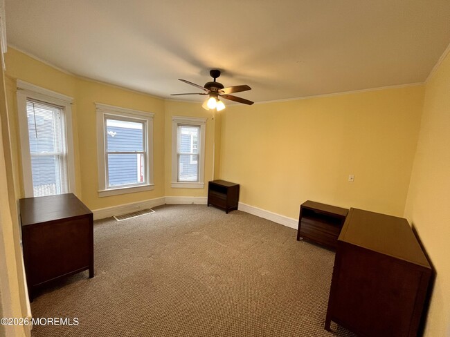 24 Waverly Pl