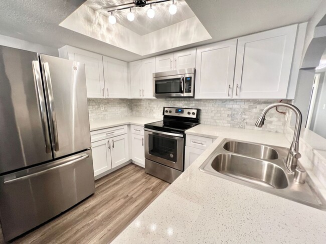 Furnished 2 Bed 2 Bath Remodeled Condo! - Furnished 2 Bed 2 Bath Remodeled Condo! Unit B