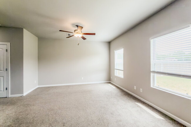 Photo - 2240 Lismore Dr