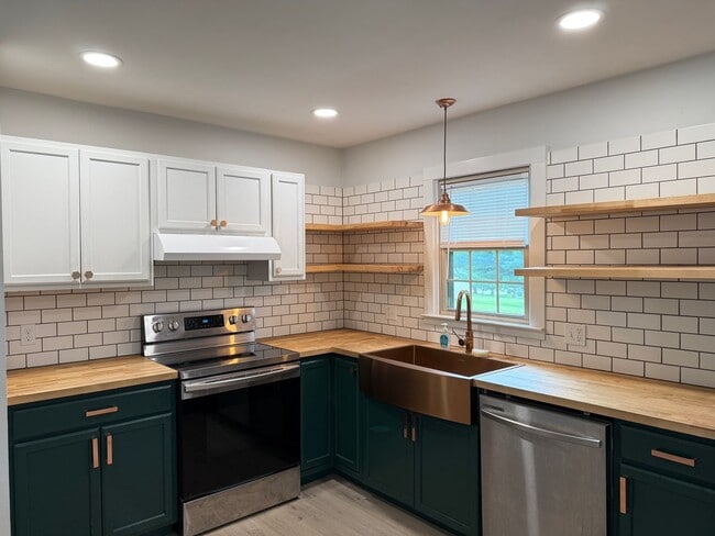Photo - Beautiful 3 Bedroom Single Family Home in ...