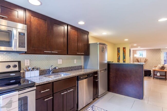 Photo - 520 Randolph St NW Unit B