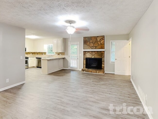 Photo - 145 Victoria Station