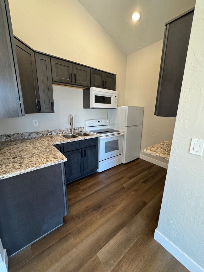 934 Rock View Dr