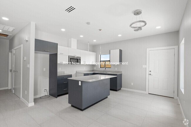 Building Photo - 2020 Summerland Ln Unit 2 Rental