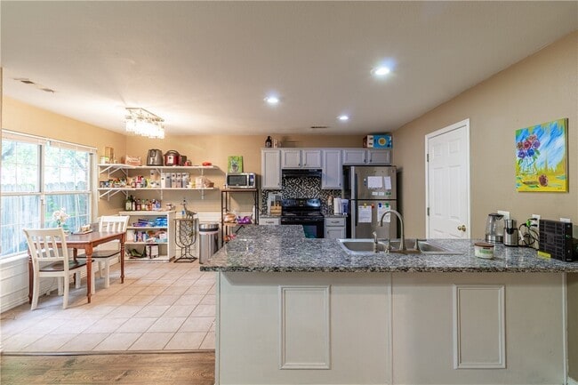 Photo - 869 W Peachtree Dr