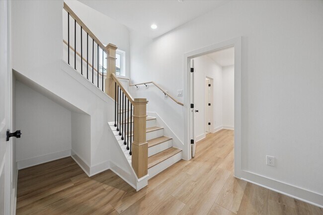 Photo - 1631 Beall St