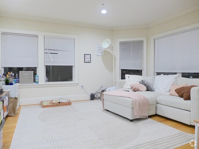 Building Photo - 65 Calumet St Unit 2 Rental