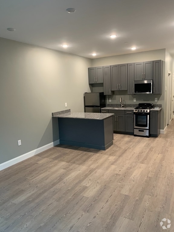 Building Photo - 14 Yeamans St Unit 307 Rental