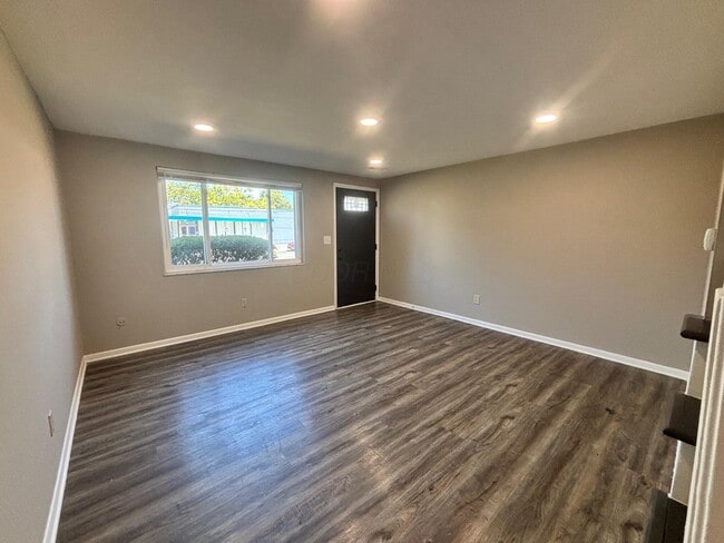 Photo - 859 Oakland Park Ave