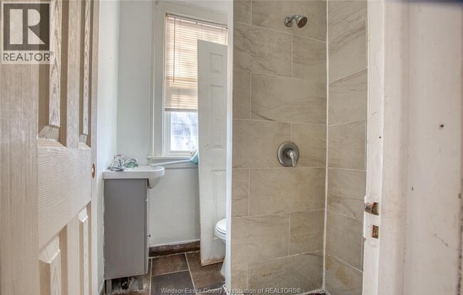 Photo - 478 Rosedale Ave Unit UPPER
