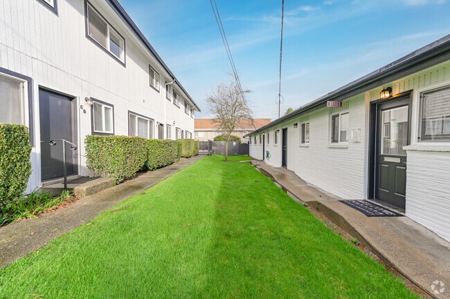 Manhattan Apartments - Normandy Park