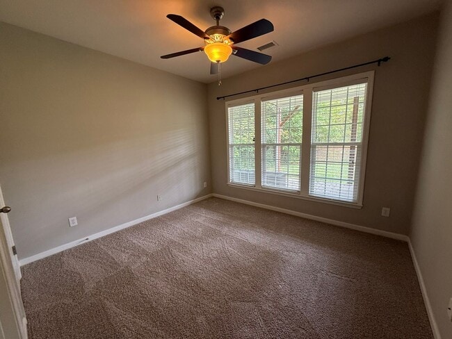 Photo - Spacious 5-Bedroom, 3-Bath Home with Excep...