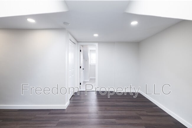 Photo - 28 Aircraft Rd Unit I