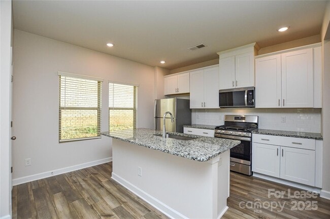 Photo - 3215 Lisburn St