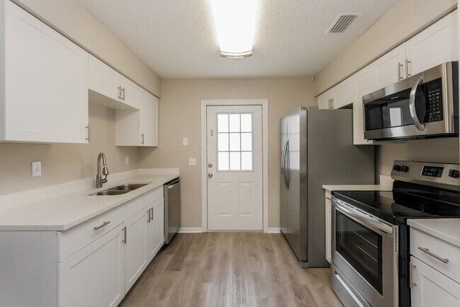 Photo - 8308 Hedgeway Pl