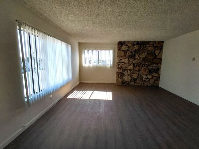 Photo - Memorial Apartments- Super Clean 2 Bedroom 1 Bath Apartment in Memorial Heights Unidad 620-3L