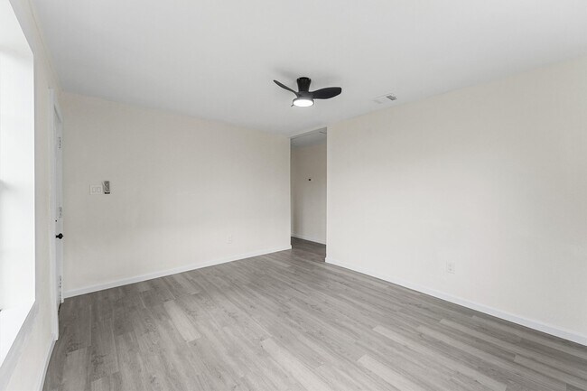 Photo - 4715 Engleford St