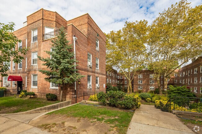 Regency Gardens - Regency Gardens Apartments