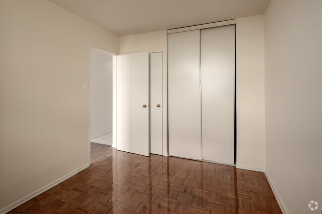 1 BR, 1 BA - 448 SF - 140 Carlton