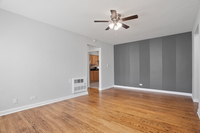 Photo - 7638 N Eastlake Terrace Unit 3W