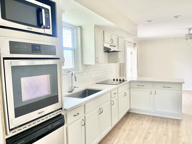 Photo - 555 Burgin Ave