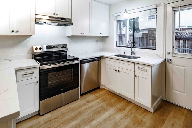2BR, 2BA Kitchen