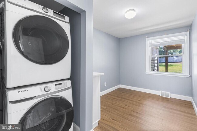 Photo - 343 Sugartown Rd Unidad A