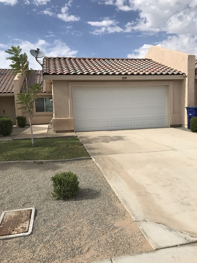 Building Photo - Sunset Mountain N/S facing newer 2 bedroom 2 bath townhome