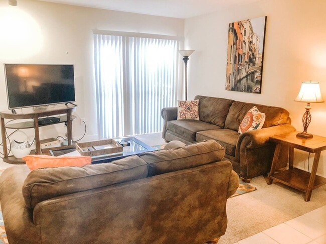 Building Photo - 1700 SW 16th Ct