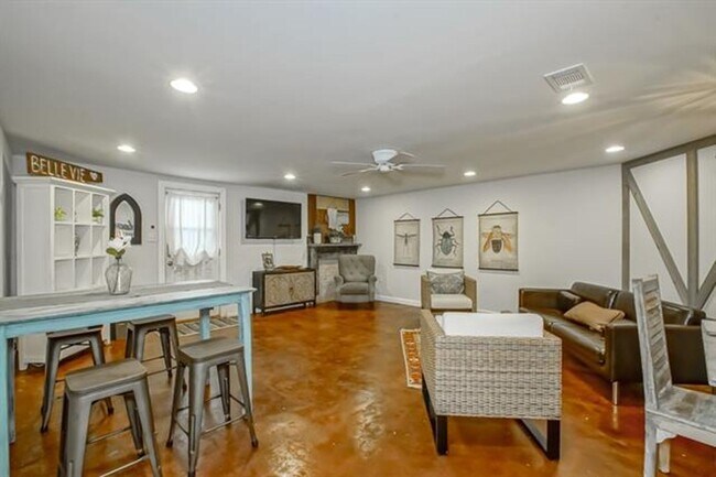 Photo - 4176 Vincennes Pl