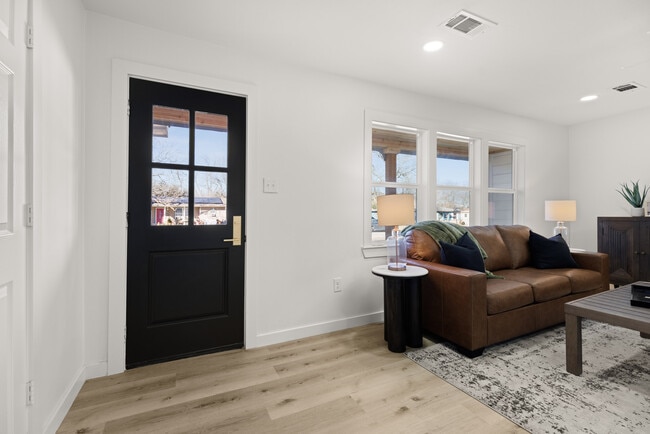 Photo - 122 Brewster St