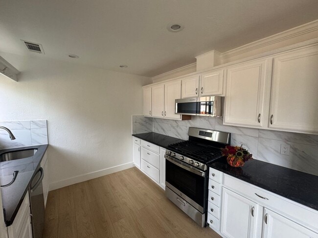 Photo - 677 Whyte Ave Unit 677 Whyte Avenue