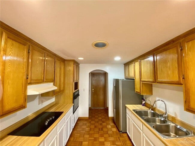 Photo - 21 Blackhawk St