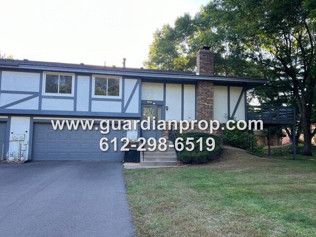 Building Photo - Woodbury Side by Side Available October 1, Family Room, Large Deck, Attached Garage