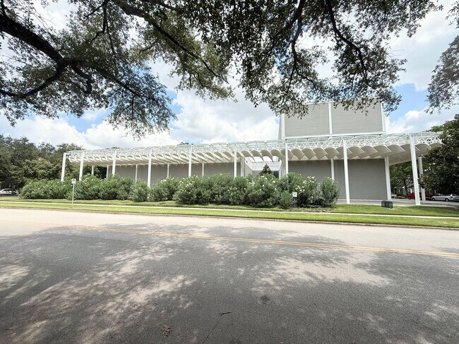 Photo - Modern 2/2.5/1 Townhome Across From The Me...