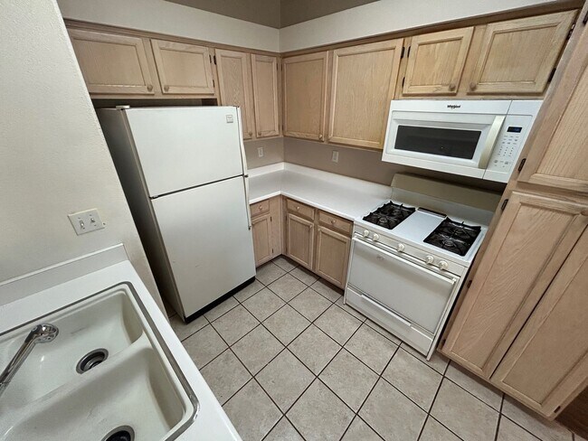 Photo - BEAUTIFUL WEST HARMON AREA CONDO LOCATED CENTRAL LAS VEGAS