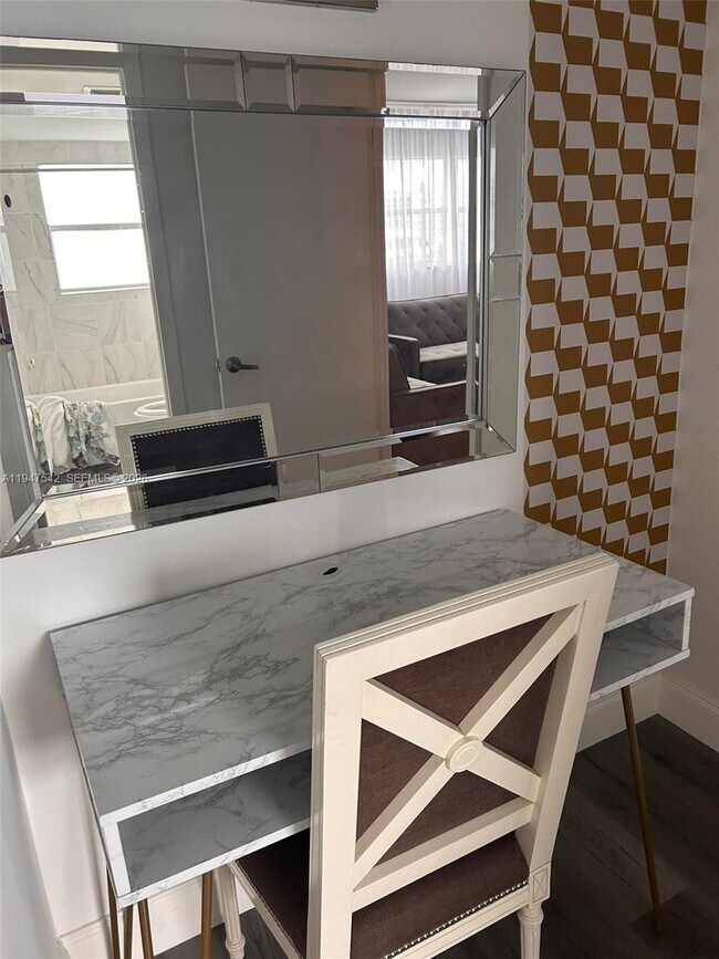 Photo - 1881 Washington Ave Unidad 8F