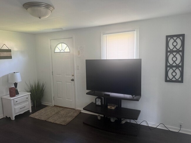 Photo - 1057 N Ohio St