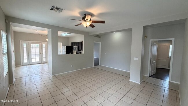 Photo - 689 E Springfield Pl
