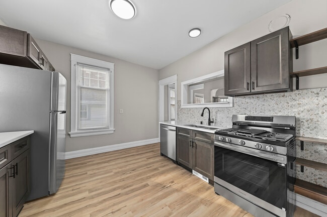 Building Photo - 2332 N Holton St Unit 2332