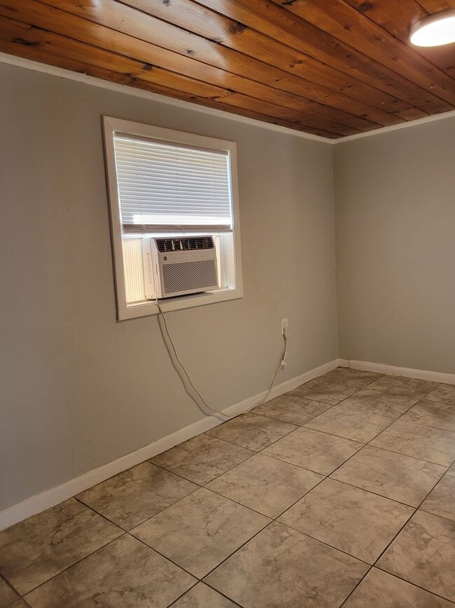 Photo - Three-Bedroom Home Near Lake Shipp