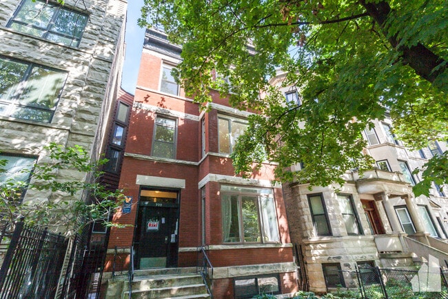 Building Photo - 900 W Newport Ave Unit 2