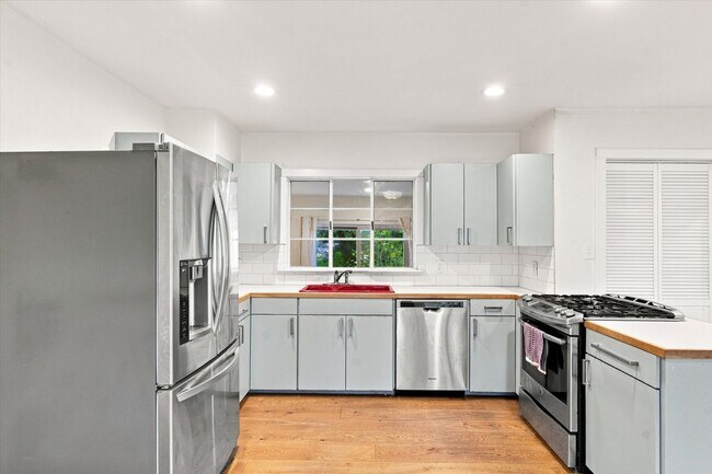 Photo - 7200 Albert Rd