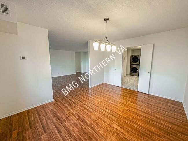 Photo - 309 Yoakum Pkwy