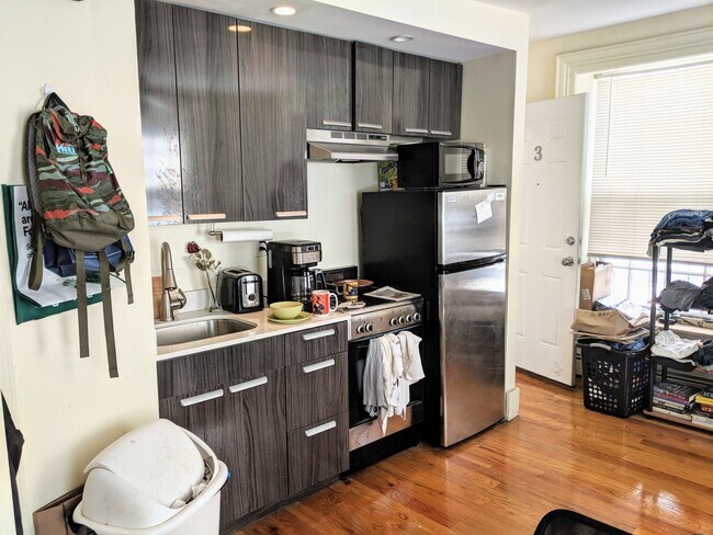 Building Photo - 23 Joy St Unit 24 Joy street Rental